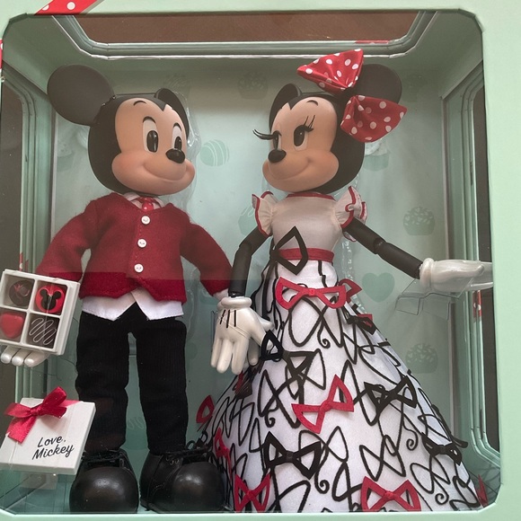 Disney  Mickey and Minnie  Valentines Day set - Picture 2 of 7